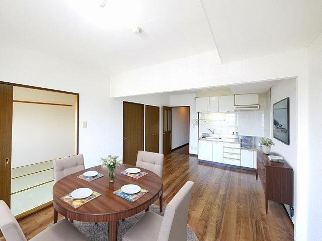 居室・リビング　CGで家具等を配置したもので家具等は含まれません