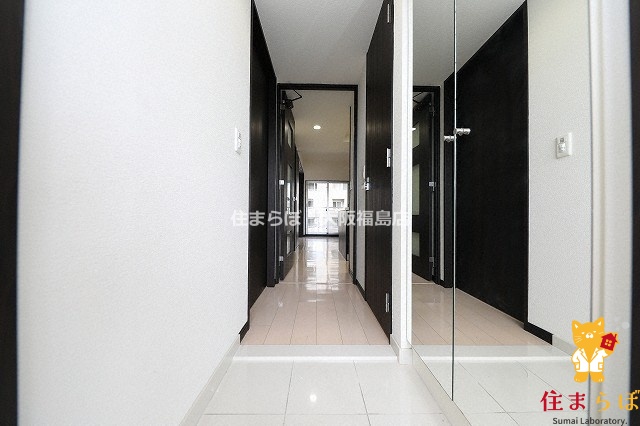 玄関　「気になったら、LINEで気軽に相談できますよ。」