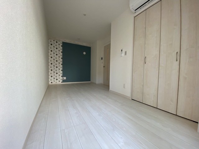 居室・リビング　白色基調の可愛いお部屋。