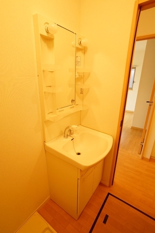 洗面設備　コンパクトで使いやすい洗面所