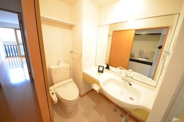 洗面設備　室内・室内設備の独立洗面台