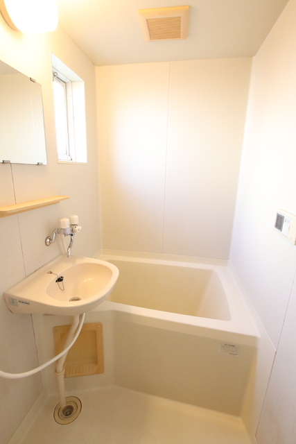 バス・シャワールーム　バスルームです♪