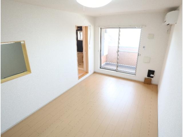 居室・リビング　こちらの居間で趣味の時間をお楽しみください