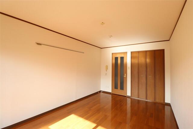 居室・リビング　日当たりの良いお部屋