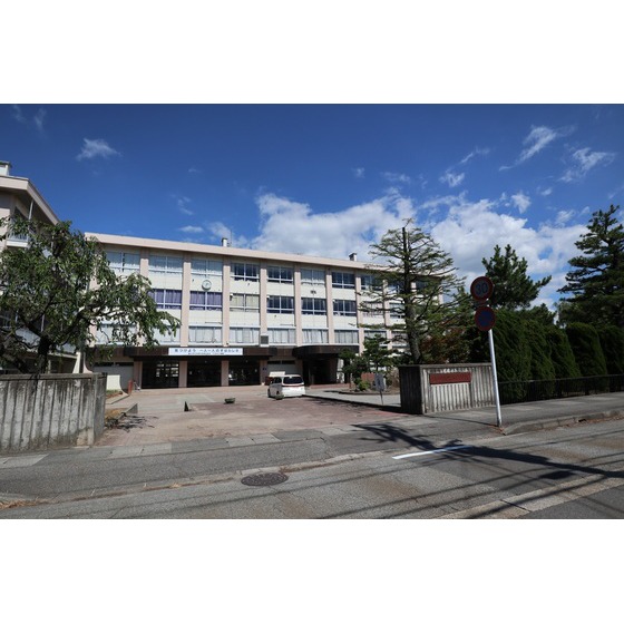 中学校　北部中学校（中学校）まで2520m