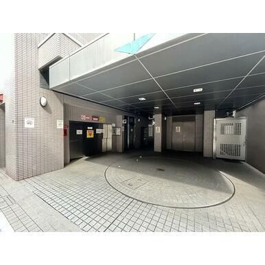 ロビー　■集合ポスト