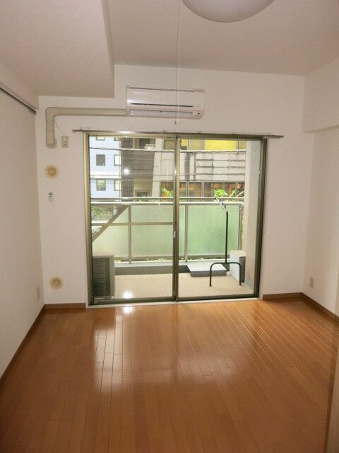 バルコニー　■24時間換気システム??敷地内ごみ置き場