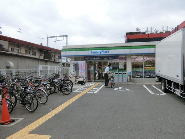 コンビニ　ファミリーマート富田林喜志駅前店（コンビニ）まで185m
