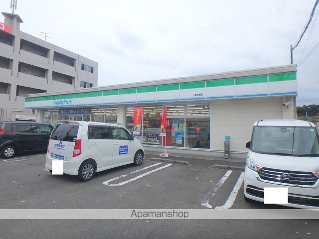 コンビニ　ファミリーマート（コンビニ）まで1559m