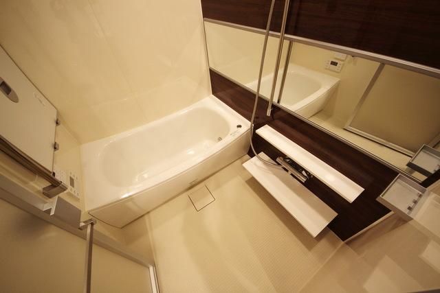 バス・シャワールーム　★綺麗で広々としたバスルーム★