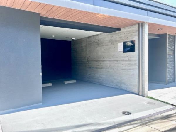 駐車場　駐車場に車を止められます