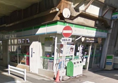 コンビニ　ファミリーマート（コンビニ）まで70m