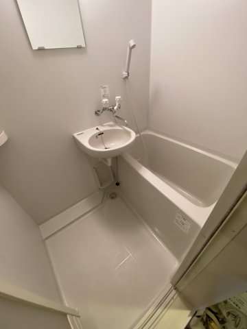 バス・シャワールーム　落ち着いた空間のお風呂です