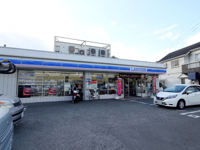 コンビニ　ローソン 豊中蛍池中町三丁目店（コンビニ）まで104m
