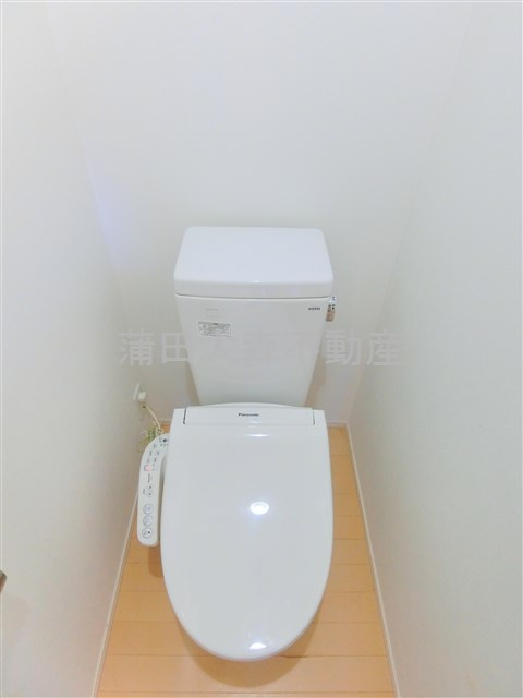 トイレ　温水洗浄便座付きのトイレ