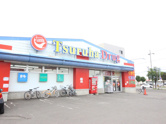 ドラックストア　ツルハドラッグ（ドラッグストア）まで480m