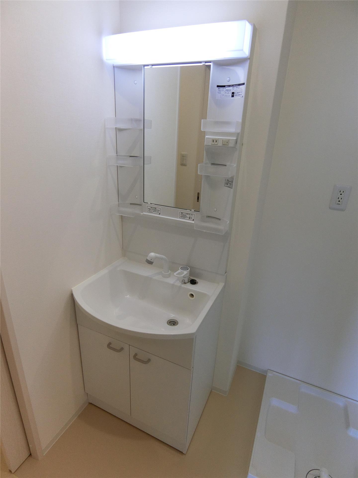 洗面設備　小物トレイのたくさんあるシャンプードレッサー♪