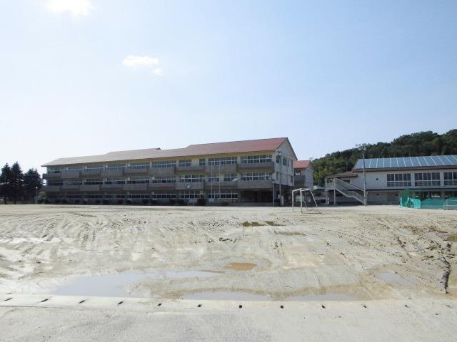 中学校　足利市立坂西中学校（中学校）まで506m