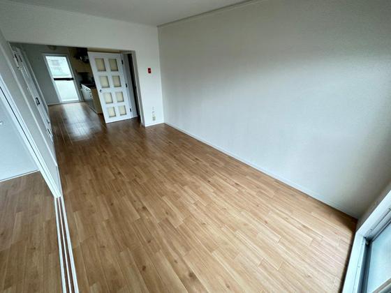 居室・リビング　※別号室の写真です。