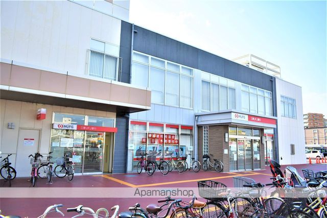 銀行　三菱UFJ銀行（銀行）まで292m