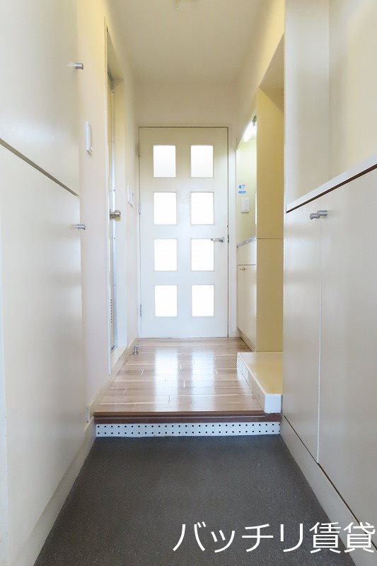 玄関　別号室イメージの為、現状を優先致します