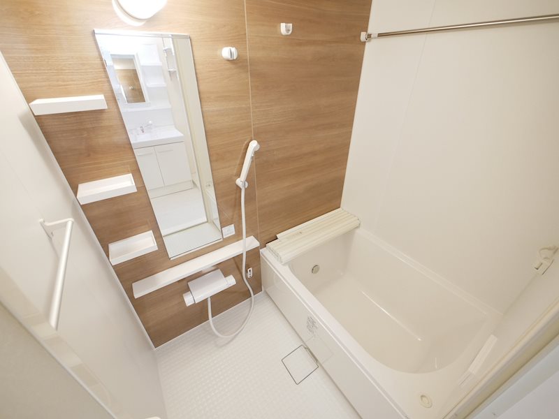 バス・シャワールーム　シャワー・追い焚き給湯