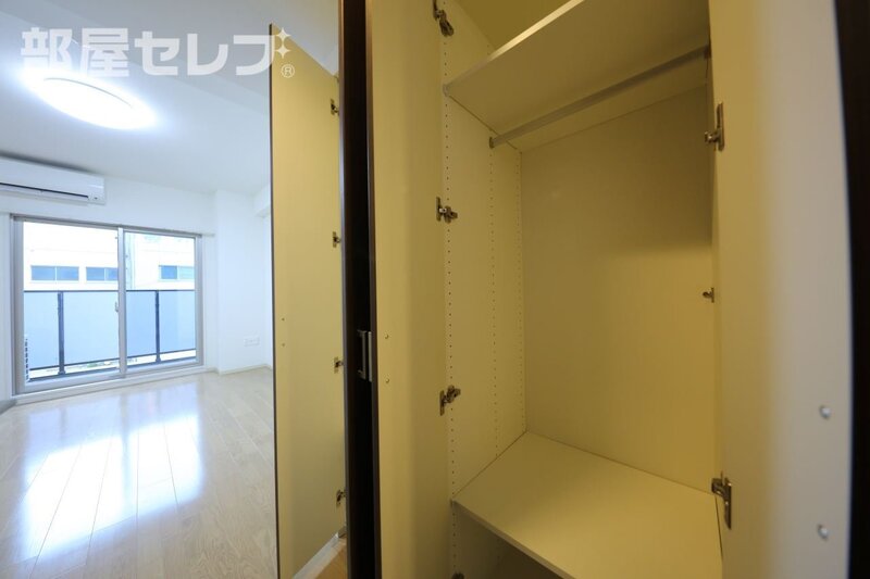 収納　反転画像