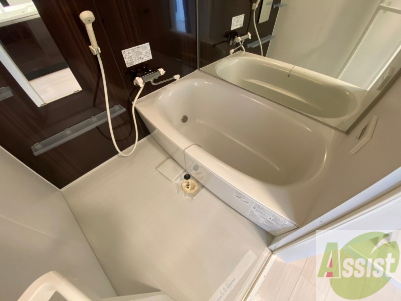 バス・シャワールーム　お風呂になります。一日の疲れを癒してくださいね。