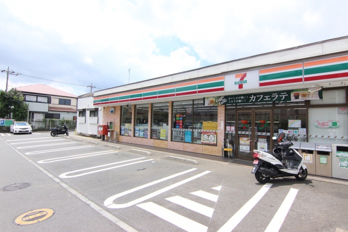 コンビニ　セブンイレブン（コンビニ）まで303m