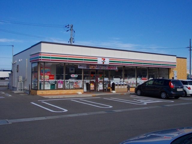 コンビニ　セブンイレブン（コンビニ）まで550m