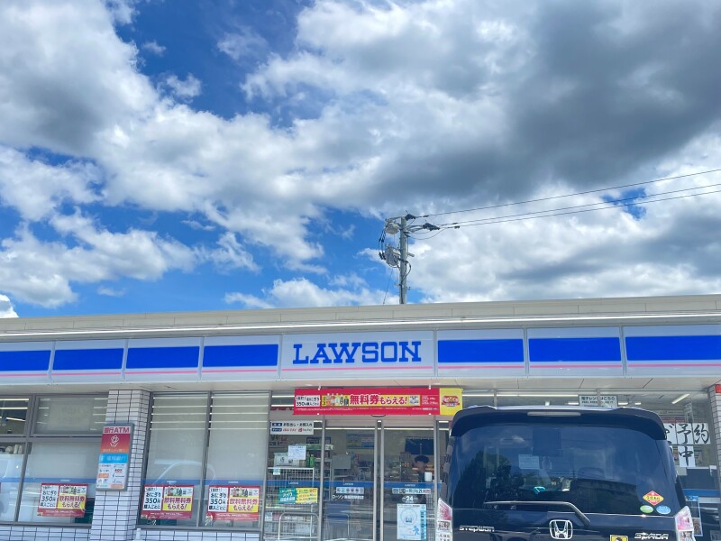 コンビニ　ローソン東福間駅前店（コンビニ）まで882m