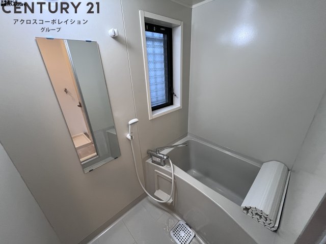 バス・シャワールーム　浴室に窓があって換気良好♪