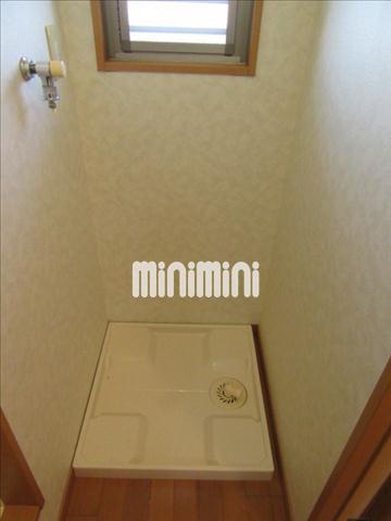 その他部屋・スペース　窓のある室内洗濯機置き場