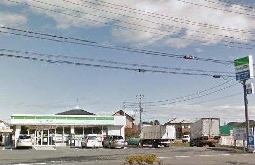 コンビニ　ファミリーマート（コンビニ）まで400m