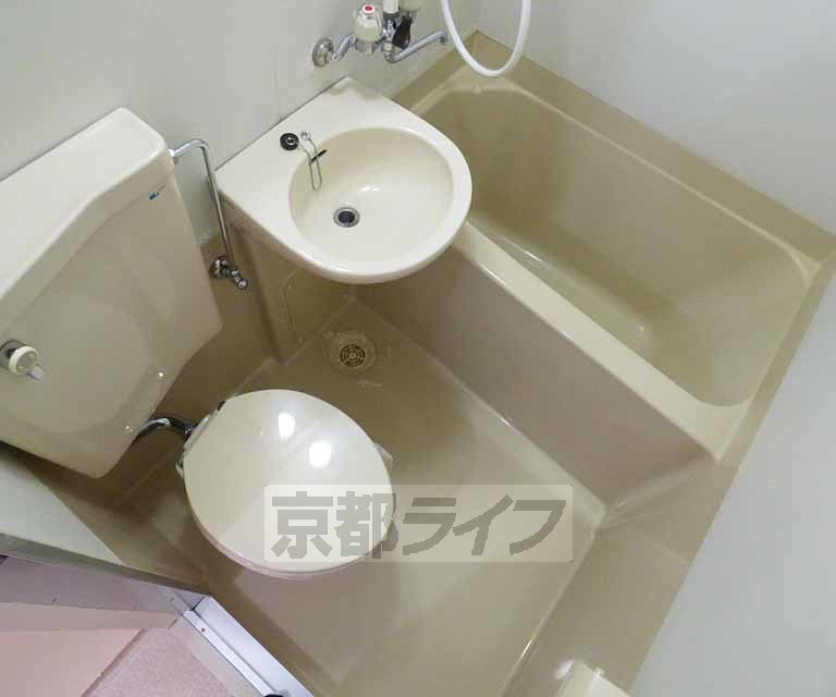 バス・シャワールーム　広々とした浴室です。