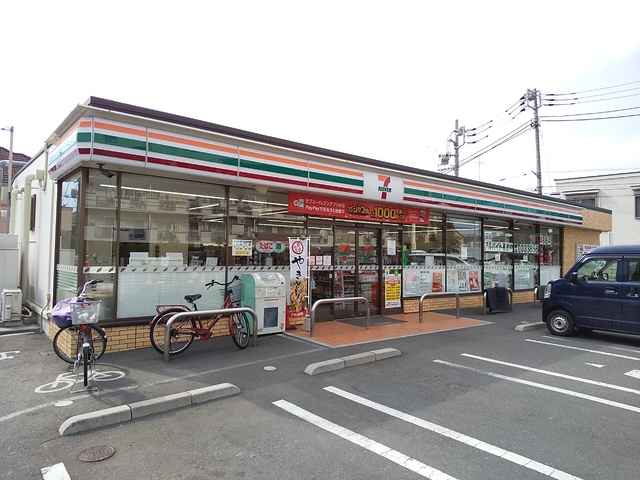 コンビニ　セブン－イレブン　足立伊興小西店（コンビニ）まで500m