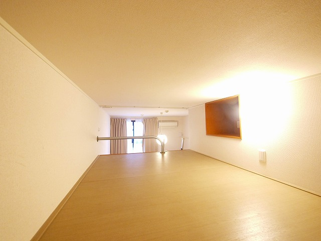 その他部屋・スペース　落ち着いて過ごせるお部屋なので、寝室にいかがでしょうか