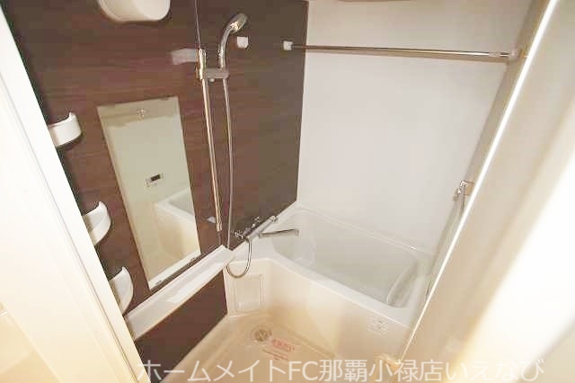 バス・シャワールーム　※別部屋の室内写真となります。