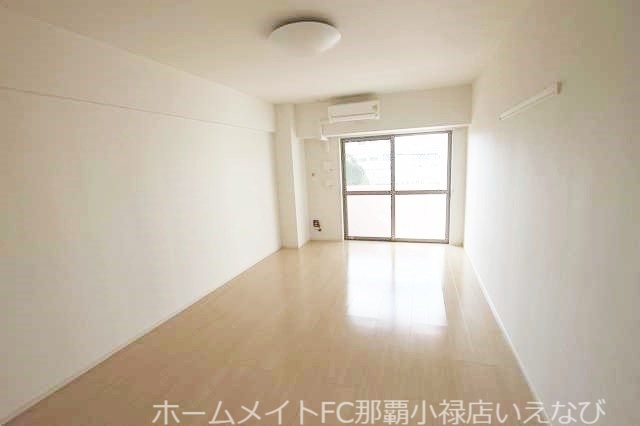 居室・リビング　※別部屋の室内写真となります。