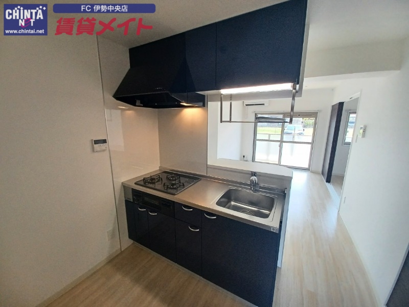 キッチン　別部屋反転参考写真です。