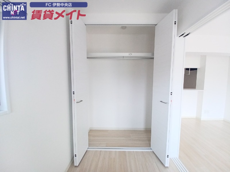 収納　別部屋反転参考写真です。