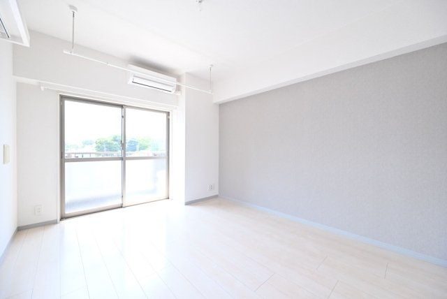 居室・リビング　コンパクトで使いやすい洋室です