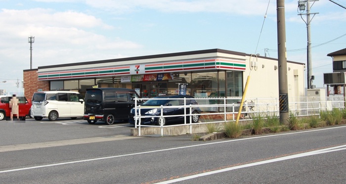 コンビニ　セブンイレブン安城二本木店（コンビニ）まで250m