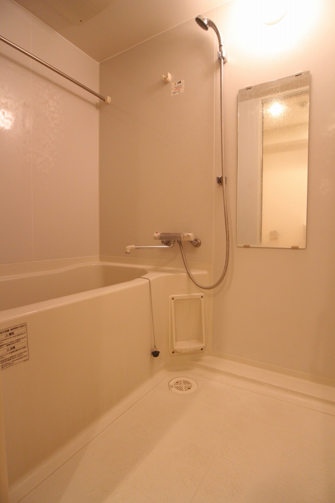 バス・シャワールーム　浴室　１日の疲れが取れそうですね。　※別号室参考写真