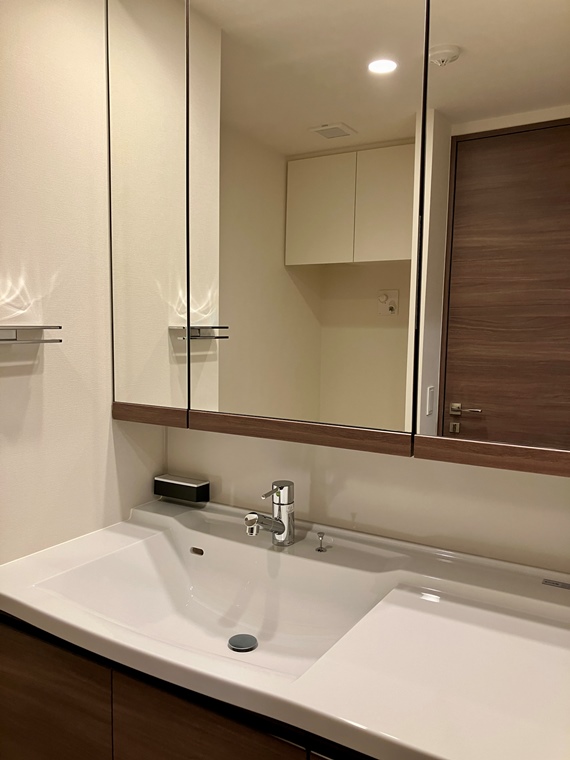 洗面設備　使いやすい洗面所です