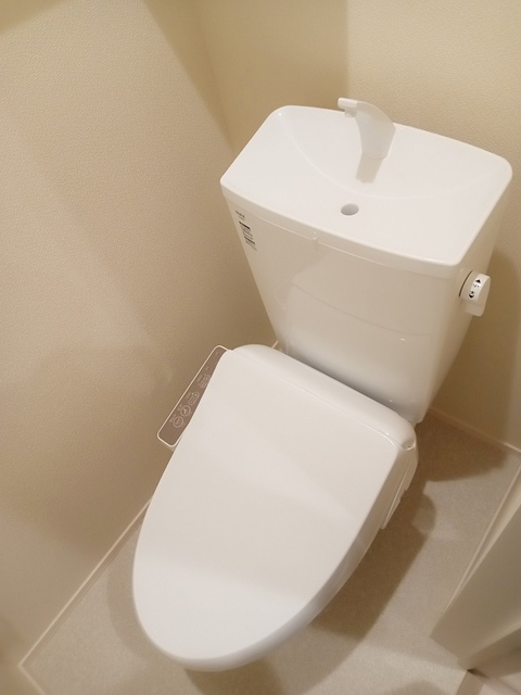 トイレ　★温水 暖房便座付き★
