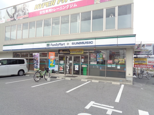 コンビニ　ファミリーマート　サンミュージック彦根店（コンビニ）まで500m
