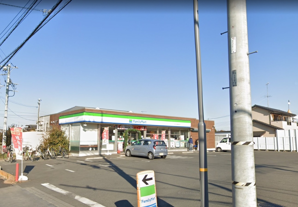 コンビニ　ファミリーマート 東大和新青梅街道店（コンビニ）まで677m