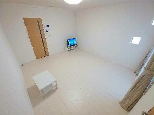 居室・リビング　※101、102、201、202号室のみお部屋が広いです。