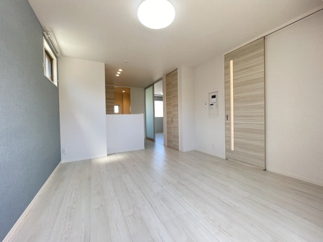 居室・リビング　別号室参考写真